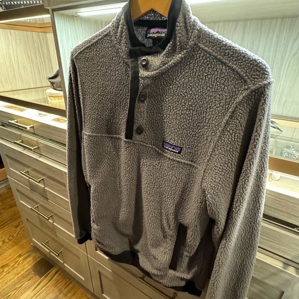Women’s size small dark gray Patagonia fleece
